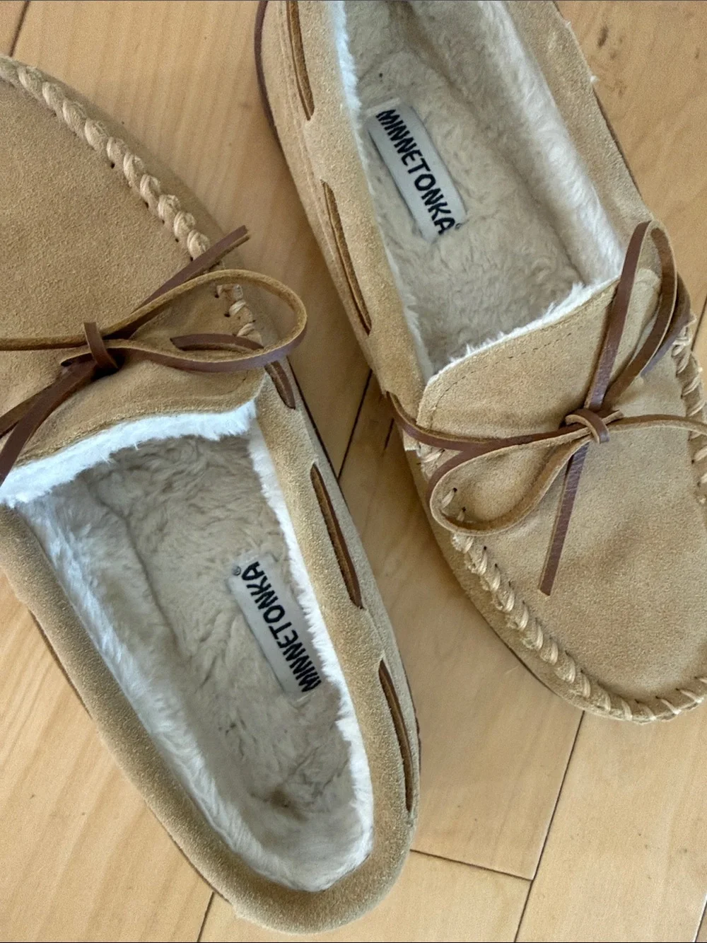 Minnetonka Men's Pile Lined Hardsole in tan